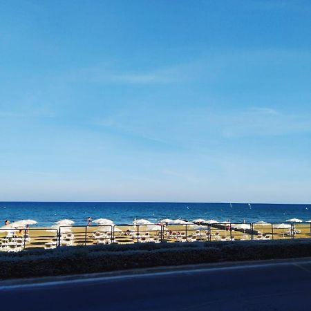 Mackenzie Beach Hotel Ларнака Экстерьер фото