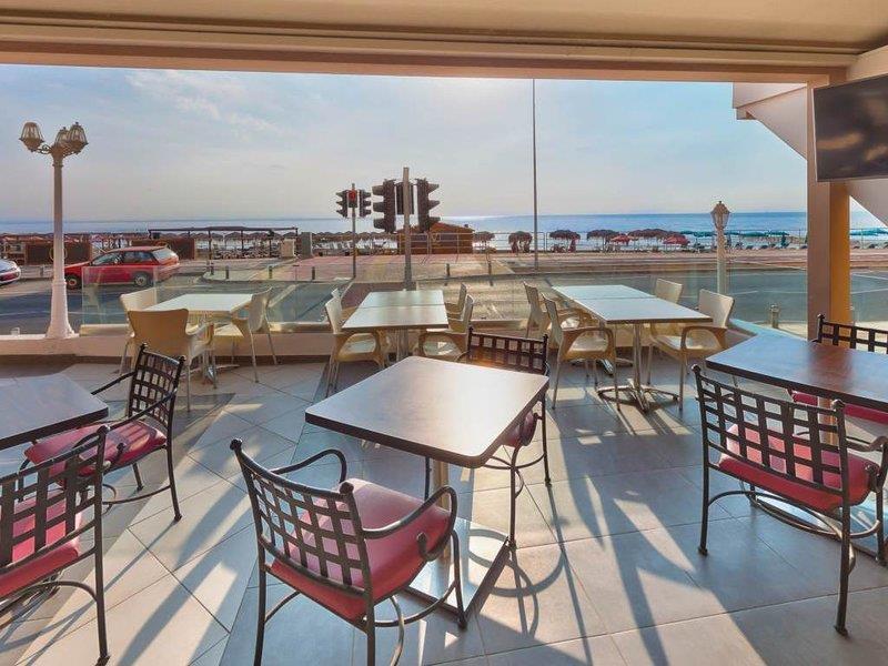 Mackenzie Beach Hotel Ларнака Интерьер фото