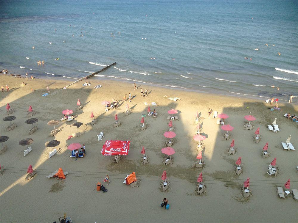Mackenzie Beach Hotel Ларнака Экстерьер фото