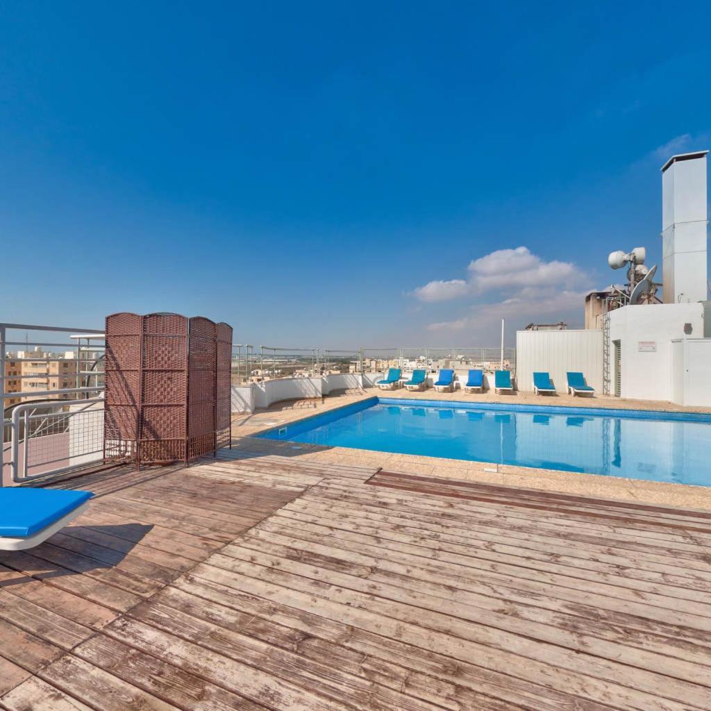 Mackenzie Beach Hotel Ларнака Экстерьер фото