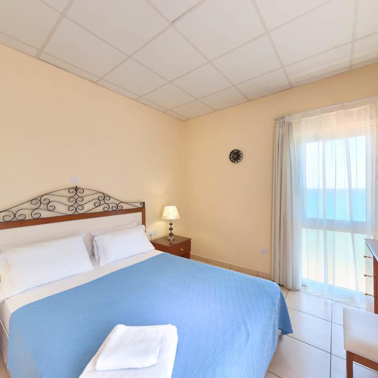 Mackenzie Beach Hotel Ларнака Экстерьер фото