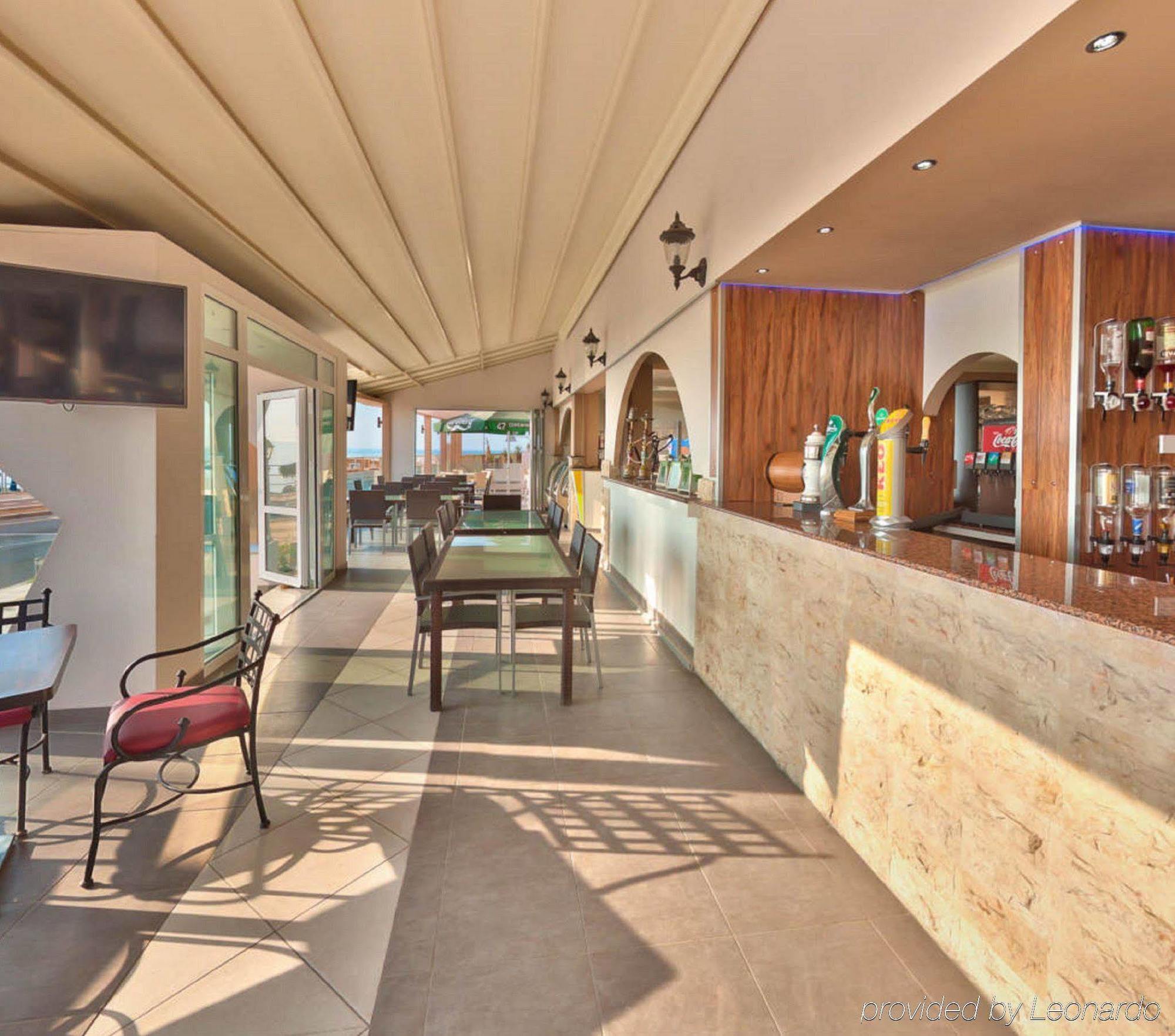 Mackenzie Beach Hotel Ларнака Экстерьер фото