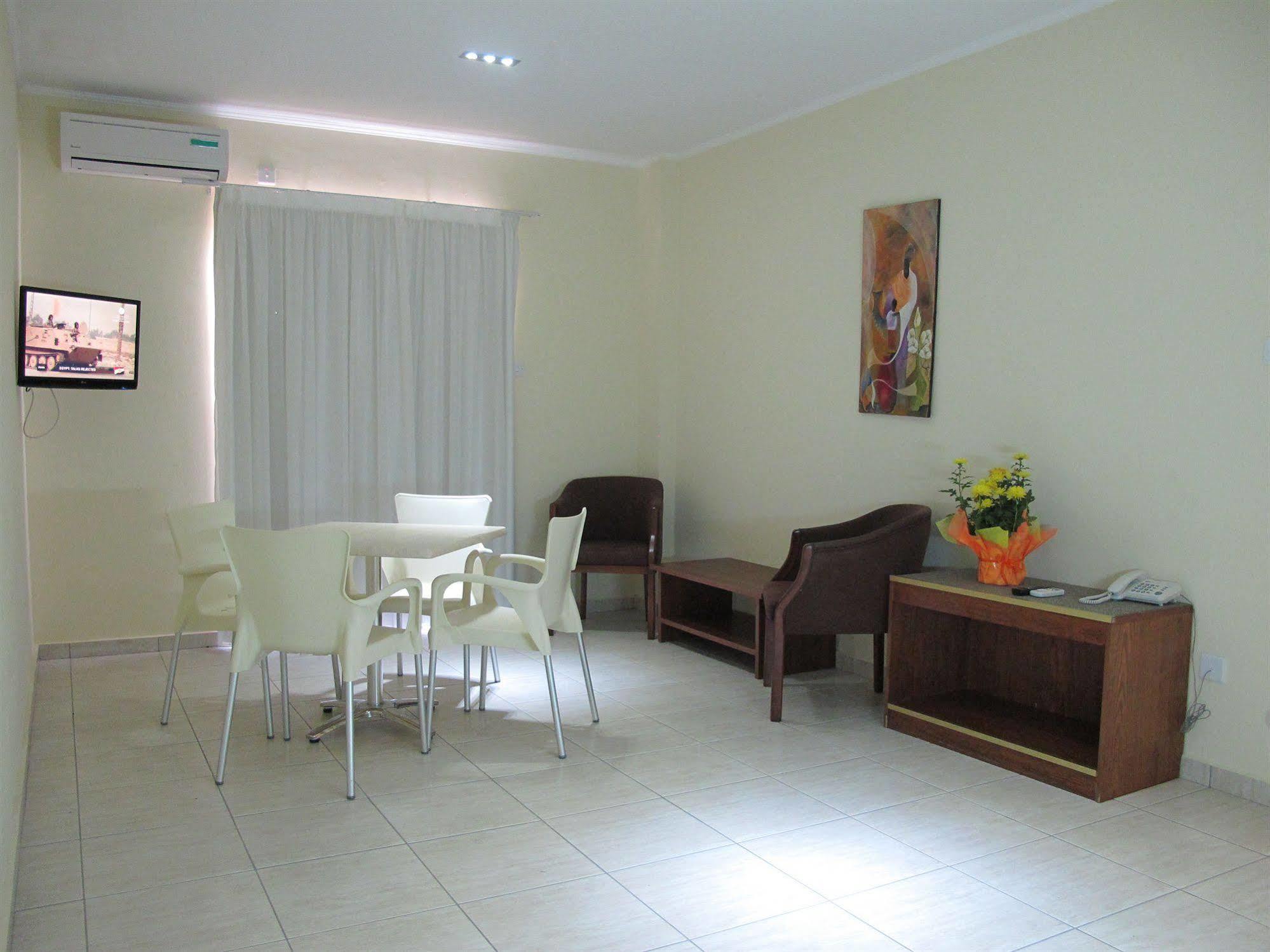 Mackenzie Beach Hotel Ларнака Номер фото