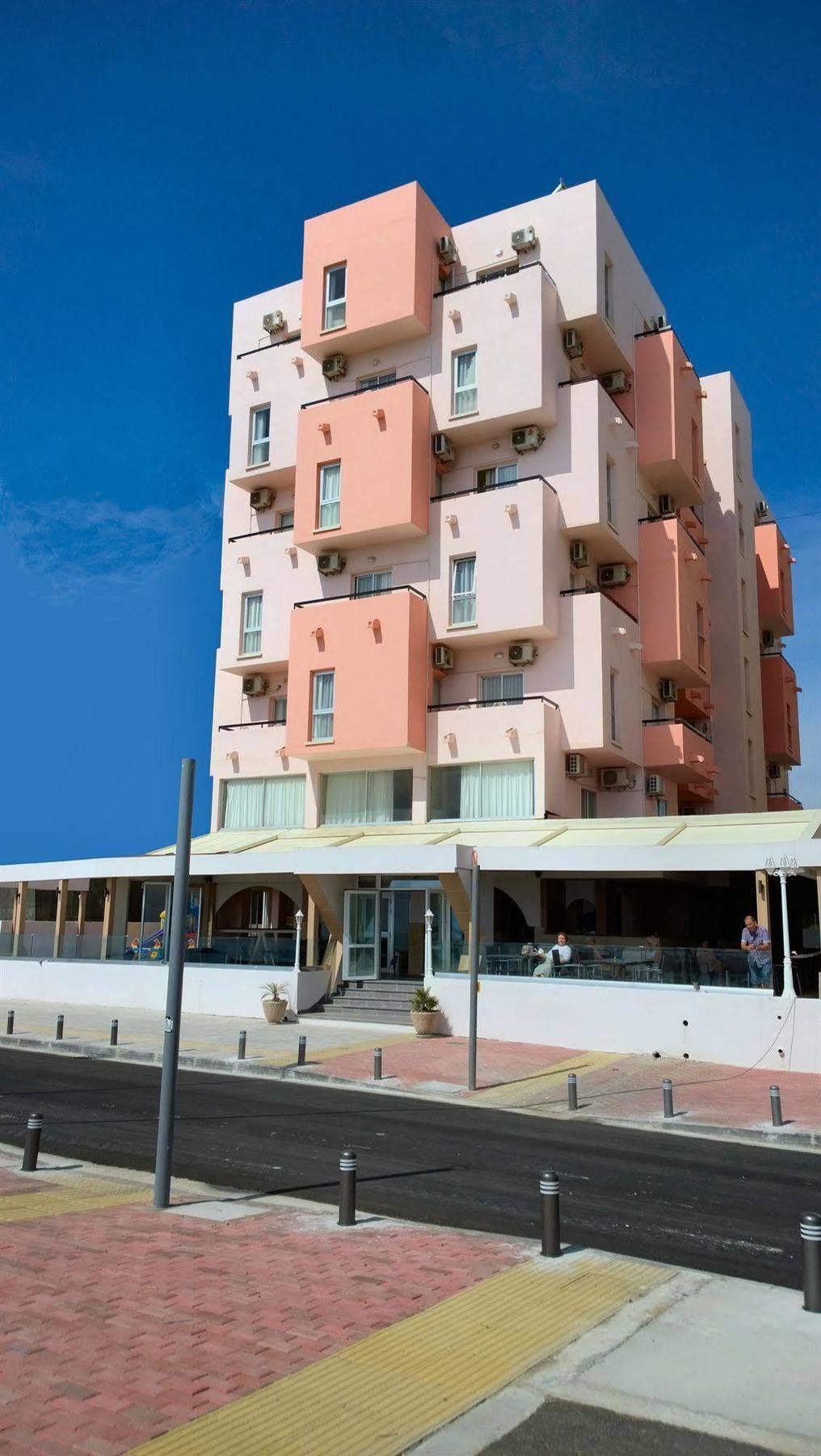 Mackenzie Beach Hotel Ларнака Экстерьер фото