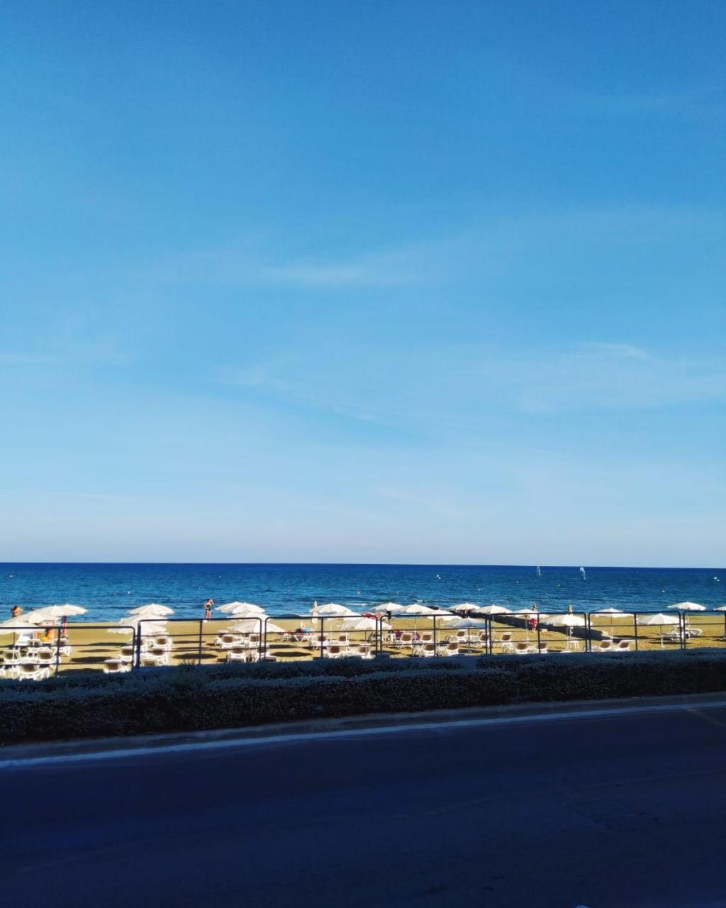 Mackenzie Beach Hotel Ларнака Экстерьер фото