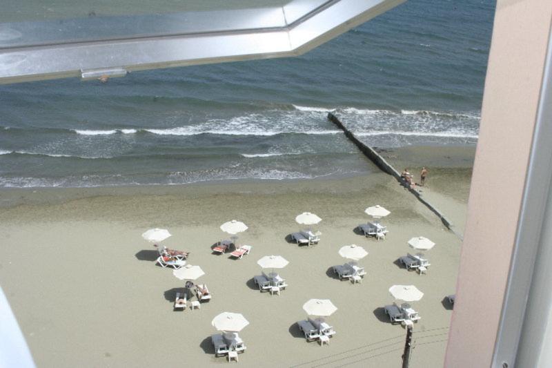 Mackenzie Beach Hotel Ларнака Удобства фото