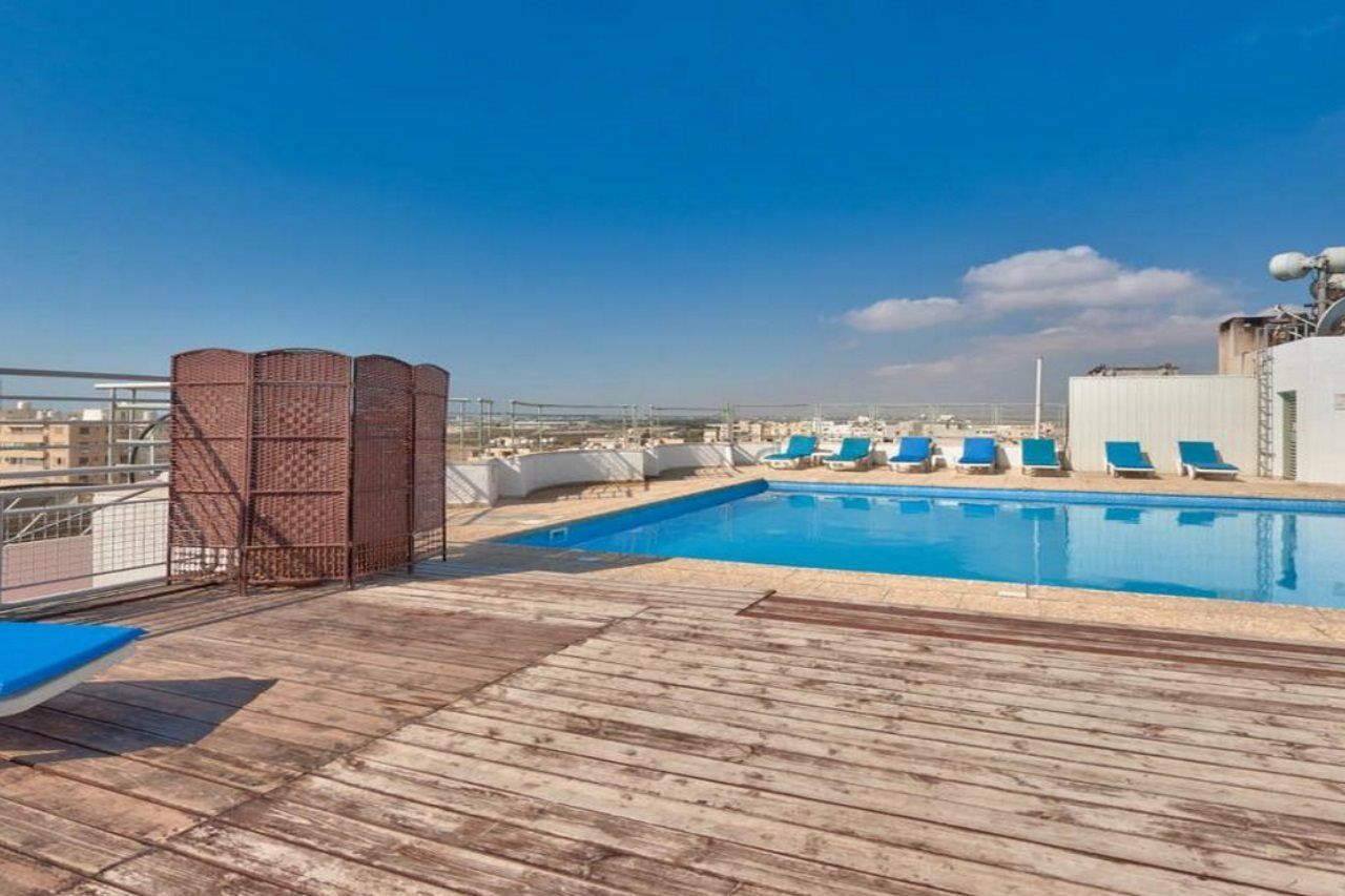 Mackenzie Beach Hotel Ларнака Экстерьер фото