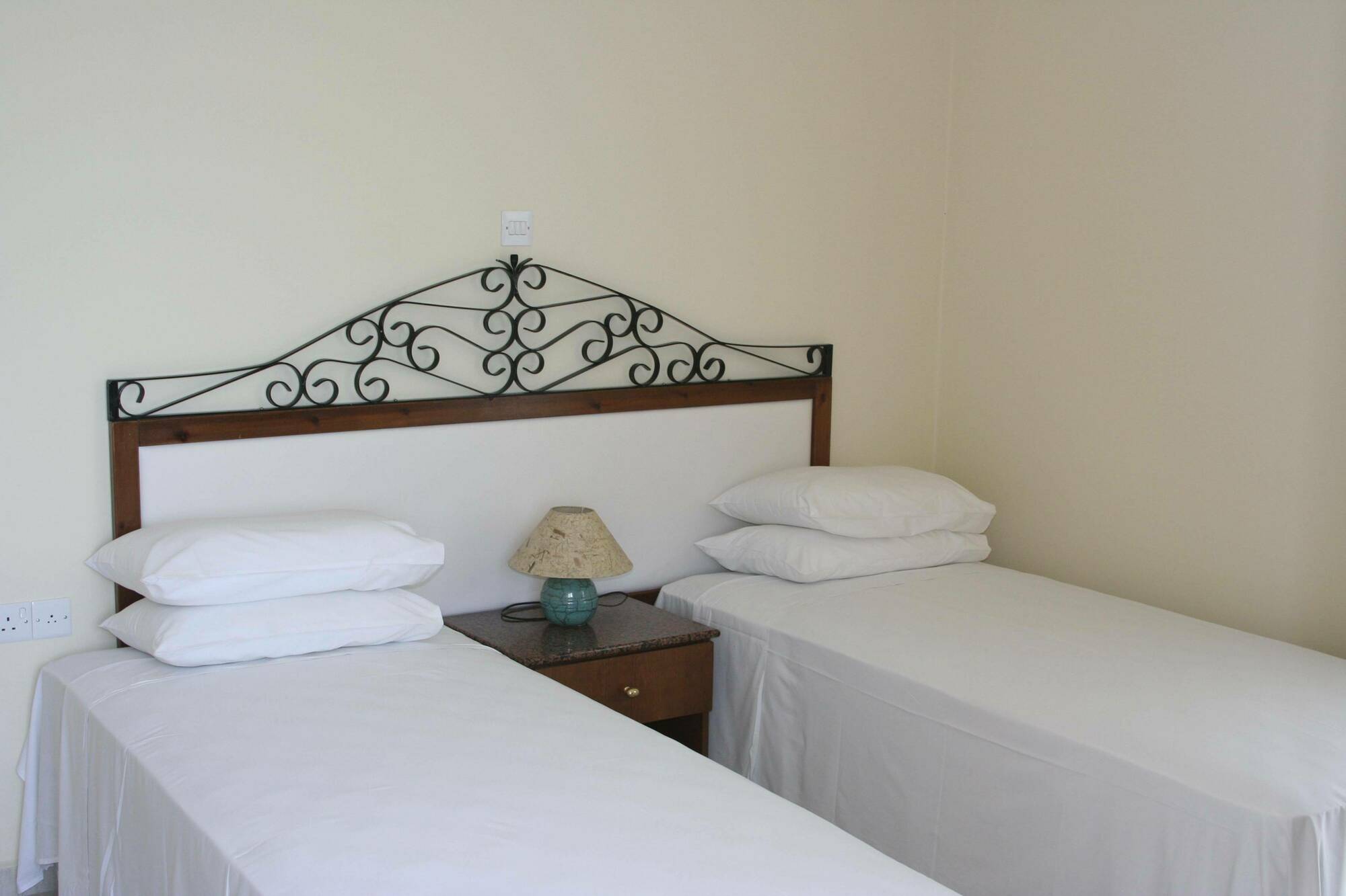 Mackenzie Beach Hotel Ларнака Экстерьер фото